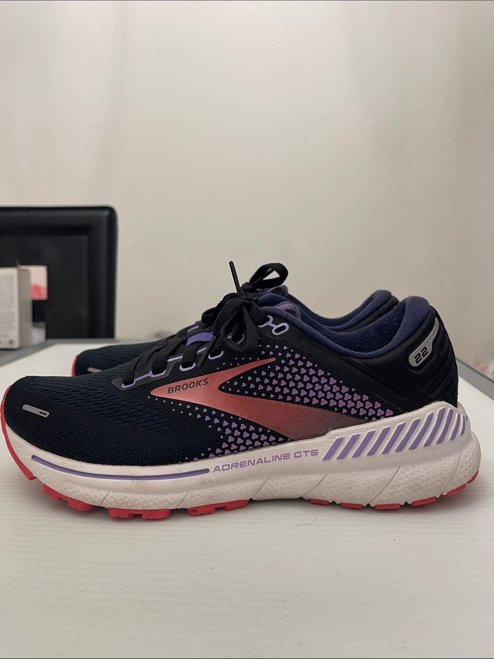 BROOKS ADRENALINE RUNNING SNEAKERS WOMENS SIZE 7.5